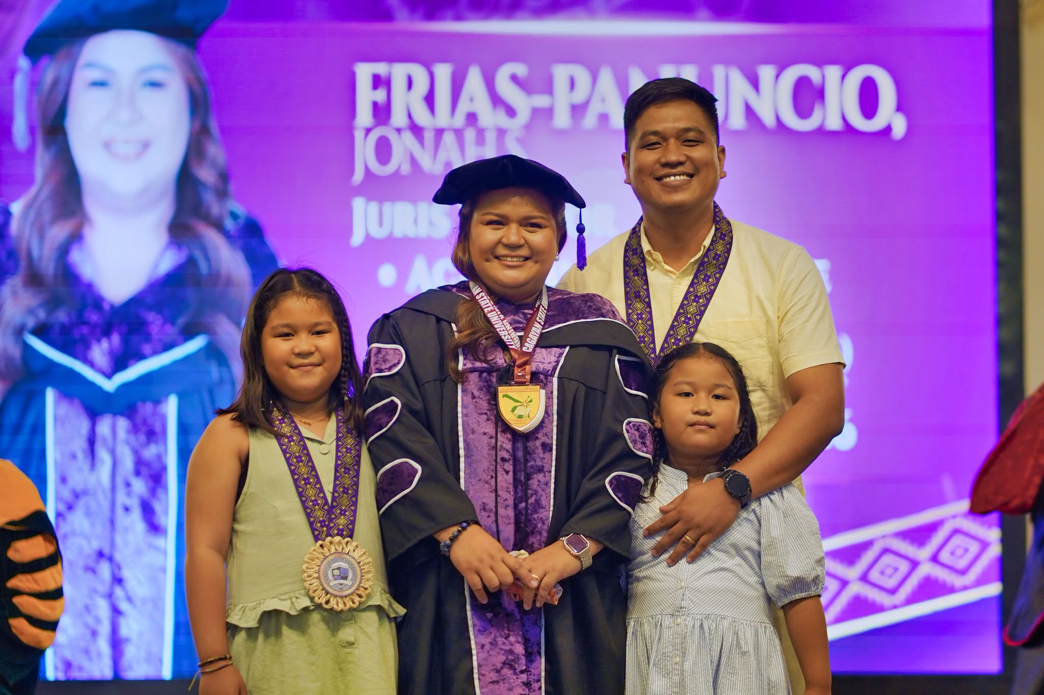 24TH-GRAD-COL-PHOTOSET photo 11